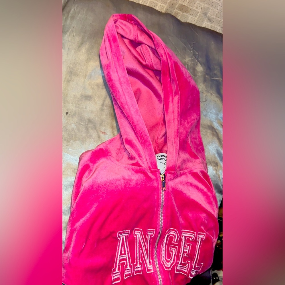 this “ANGEL” is a sight for sore eyes!